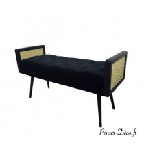 Ce banc est revêtu d'un tissu en velours noir, disposant d'accoudoirs en cannage et un contour en bois noir.