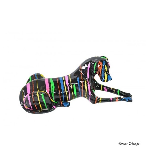 Chien allongé, noir avec coulure colorée, sculpture, socadis
