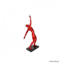 Sculpture homme rouge, socle noir, Socadis
