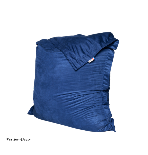Le coussin géant Sceno en velours sublimera votre intérieur et extérieur, dans un esprit cocooning. Le coussin géant Sceno en velours sublimera votre intérieur et extérieur, dans un esprit cocooning.